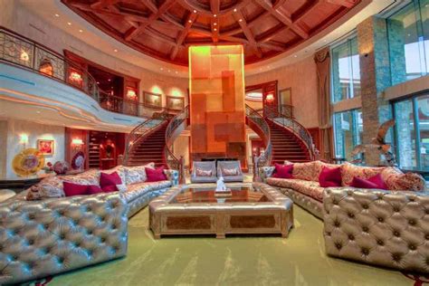 23 Awesome Features You Only Find in Luxury Homes (Mansion Photos).